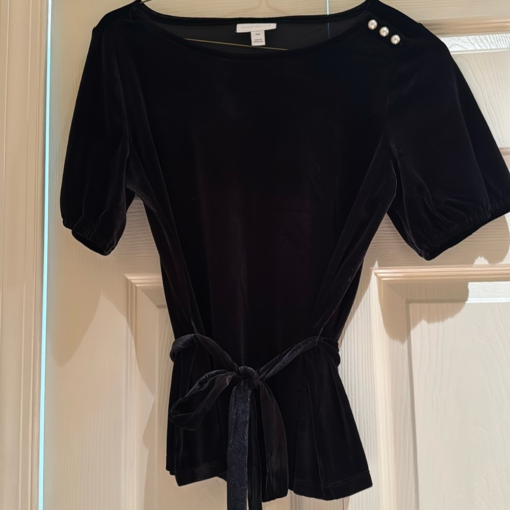 New Women’s black velvet pull over dressy top